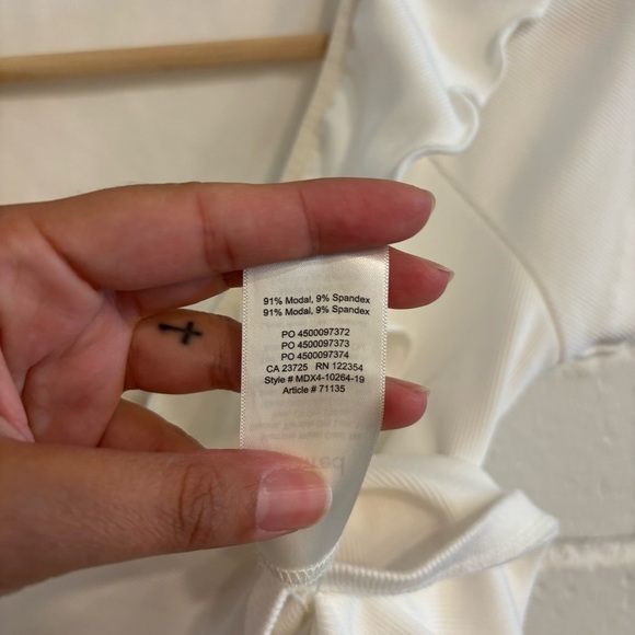 Aritzia Wilfred Danette Ruffle Cropped Ribbed T-Shirt - Picture 3 of 4